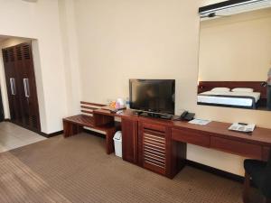 TV a/nebo společenská místnost v ubytování Samudra Training Hotel
