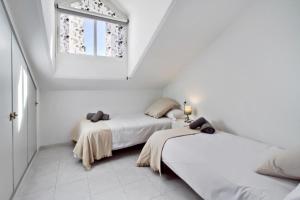 Postel nebo postele na pokoji v ubytování ático con terraza privada en málaga centro