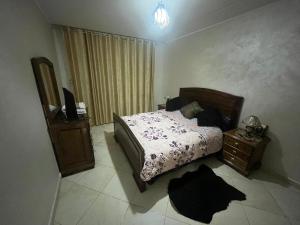 Säng eller sängar i ett rum på Annour Luxurious & Large apartment in Oujda Centre