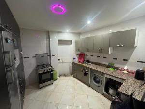 Kuchyň nebo kuchyňský kout v ubytování Annour Luxurious & Large apartment in Oujda Centre