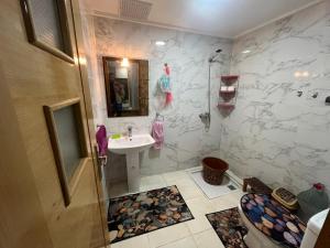 Koupelna v ubytování Annour Luxurious & Large apartment in Oujda Centre