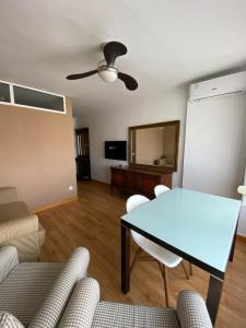 a living room with a table and chairs and a mirror at Apartamento, torremolinos, Mlg. in Torremolinos