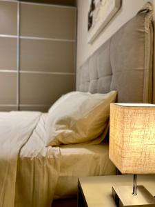 Ένα ή περισσότερα κρεβάτια σε δωμάτιο στο Lago Style Apartment +10 φωτογραφίες