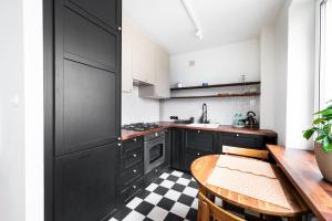Kuchyňa alebo kuchynka v ubytovaní Kopernika City Centre Apartment