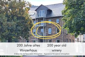 a house with a yellow circle in front of it at Historisches Mosel-Refugium in Bremm