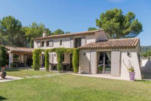 an exterior view of a house with a yard at high standard provencal bastide with heated pool in lourmarin in the luberon, vaucluse. 10 people in Lourmarin