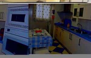 A kitchen or kitchenette at Cozy Apartment In Jerez De La Frontera