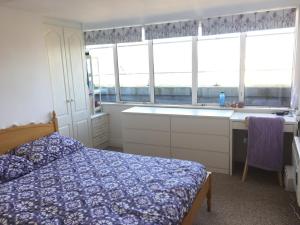 Ένα ή περισσότερα κρεβάτια σε δωμάτιο στο Central Spacious 3 Bedroom Apartment With Parking