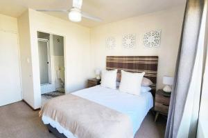 Postel nebo postele na pokoji v ubytování Umhlanga apmt-2 mins from beach! + 21 fotografií