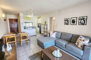 Kuchyň nebo kuchyňský kout v ubytování Umhlanga apmt-2 mins from beach!