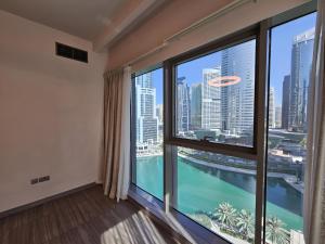 Naktsmītnes Luxurious 2-bdapt Jlt 9 Mins Walk To Dmcc Metro Dubaijā fotogalerijas attēls