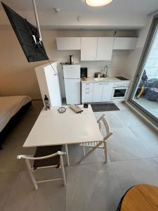 مطبخ أو مطبخ صغير في Sansa suite SeaSide Sea View dream Apartment