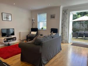 Zona de estar de SoHot Stays-Garden Apt-Free Parking Ground Flr