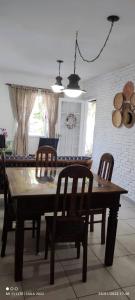 a dining room with a table and chairs at Refúgio Azul na Praia - Itaipuaçu-RJ in Maricá