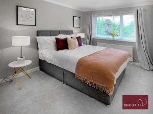 Postel nebo postele na pokoji v ubytování Maidenhead- 3 Bedroom House With Garden