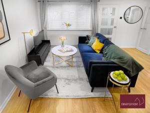 Гостиная зона в Farnborough - Modern 2 Bedroom House