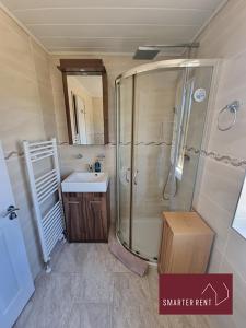 a bathroom with a shower and a sink at Milford on Sea - 4 Bedroom Lodge in Shorefield Country Park in Milford on Sea