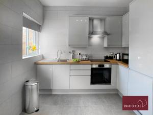 Gallery image of Central Windsor - 2 Bedroom House - Garden in Windsor