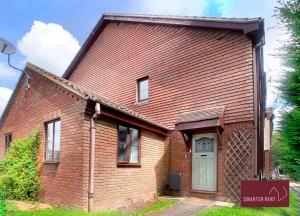 a brick house with a brown roof at Wokingham - 2 Bedroom House in Wokingham