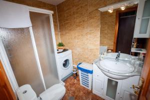 Koupelna v ubytování Casa Rural Aguas Frías I