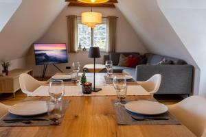 a living room with a table and a couch at Berghaus in Kurort Bärenburg