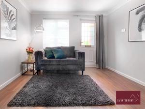 a living room with a couch and a rug at Lightwater - 1 Bedroom House - With Parking in Bagshot +3 photos