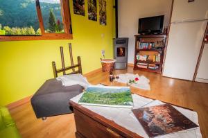 TV a/nebo společenská místnost v ubytování Casa Rural Aguas Frías I