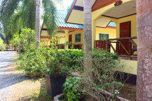 Zahrada ubytování Baanrimklong bungalow + 37 fotografií
