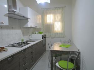 Köök või kööginurk majutusasutuses Casa Vacanze Leonardo