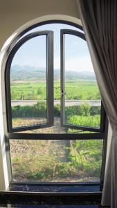 an open window with a view of a field at Mộc Phương hotel&massage in Kon Tum Kơ Nâm