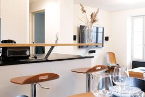 Kuchyňa alebo kuchynka v ubytovaní Bel appartement rénové avec goût et idéalement situé dans le centre-ville