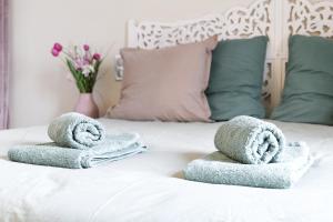 Posteľ alebo postele v izbe v ubytovaní Bel appartement rénové avec goût et idéalement situé dans le centre-ville + 13 fotografií