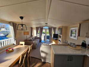 a kitchen and living room with a caravan at Beautiful caravan near Edinburgh nr 14 in Port Seton