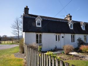 a white house with a black roof and a fence at 2 Bed in Fort Augustus IN637 in Fort Augustus