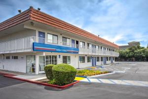 a view of a hotel with a parking lot at Motel 6-Vacaville, CA in Vacaville