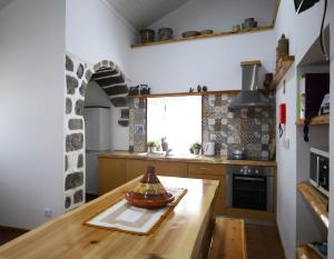 a kitchen with a wooden table in a room at Beleza da Fazenda in Nordeste