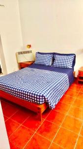 Een bed of bedden in een kamer bij Resort Albufeira T1, Praia da Oura