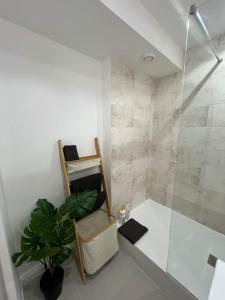 Ένα μπάνιο στο Hana Home T2 Guyancourt
