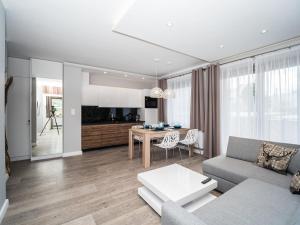 Η κουζίνα ή μικρή κουζίνα στο Apartamenty Every Sky 11 Listopada 10