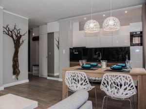 Η κουζίνα ή μικρή κουζίνα στο Apartamenty Every Sky 11 Listopada 10 +4 φωτογραφίες