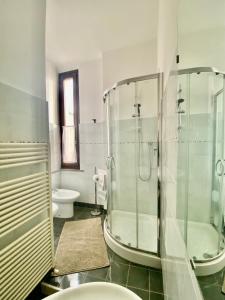 a bathroom with a glass shower and a toilet at Delizioso appartamento in centro! in Fano