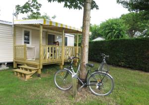 a bike parked in front of a house at Camping Le Both d'Orouet in Saint-Jean-de-Monts