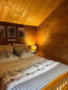 Ένα ή περισσότερα κρεβάτια σε δωμάτιο στο Chalet 3 étoiles à Gérardmer. +65 φωτογραφίες