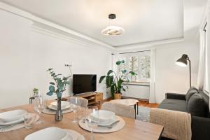 a living room with a table and a couch at YUVA HOMES am Kurpark in Bad Wörishofen