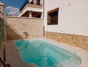 a swimming pool in front of a building at Villa Pablo, Despeñaperros in Santa Elena