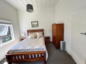 Postel nebo postele na pokoji v ubytování Eden Park House Auckland