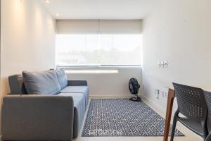 a living room with a couch and a window at Excelente apt em Maceio/AL 850m da praia ADV306 in Maceió