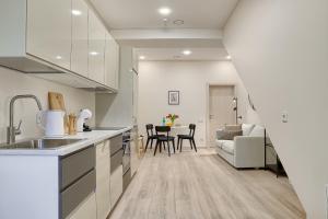 Kuchyň nebo kuchyňský kout v ubytování Business-class apartments 1 x Free parking x SELF CHECK IN 24x7