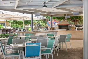 A restaurant or other place to eat at Atlantica Princess Hotel