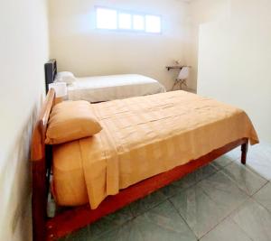 two twin beds in a room with at Casa Playa Los Marinos in Puerto Baquerizo Moreno